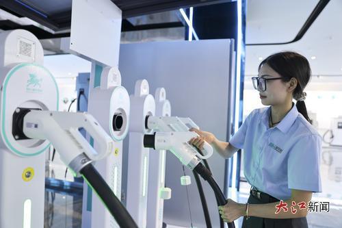 江西推动信息技术咨询服务发展，实现就业与产业双升的路径探索